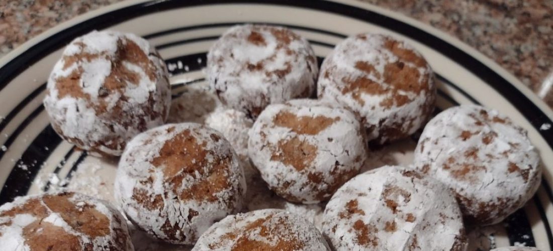 Almond cookies with dates